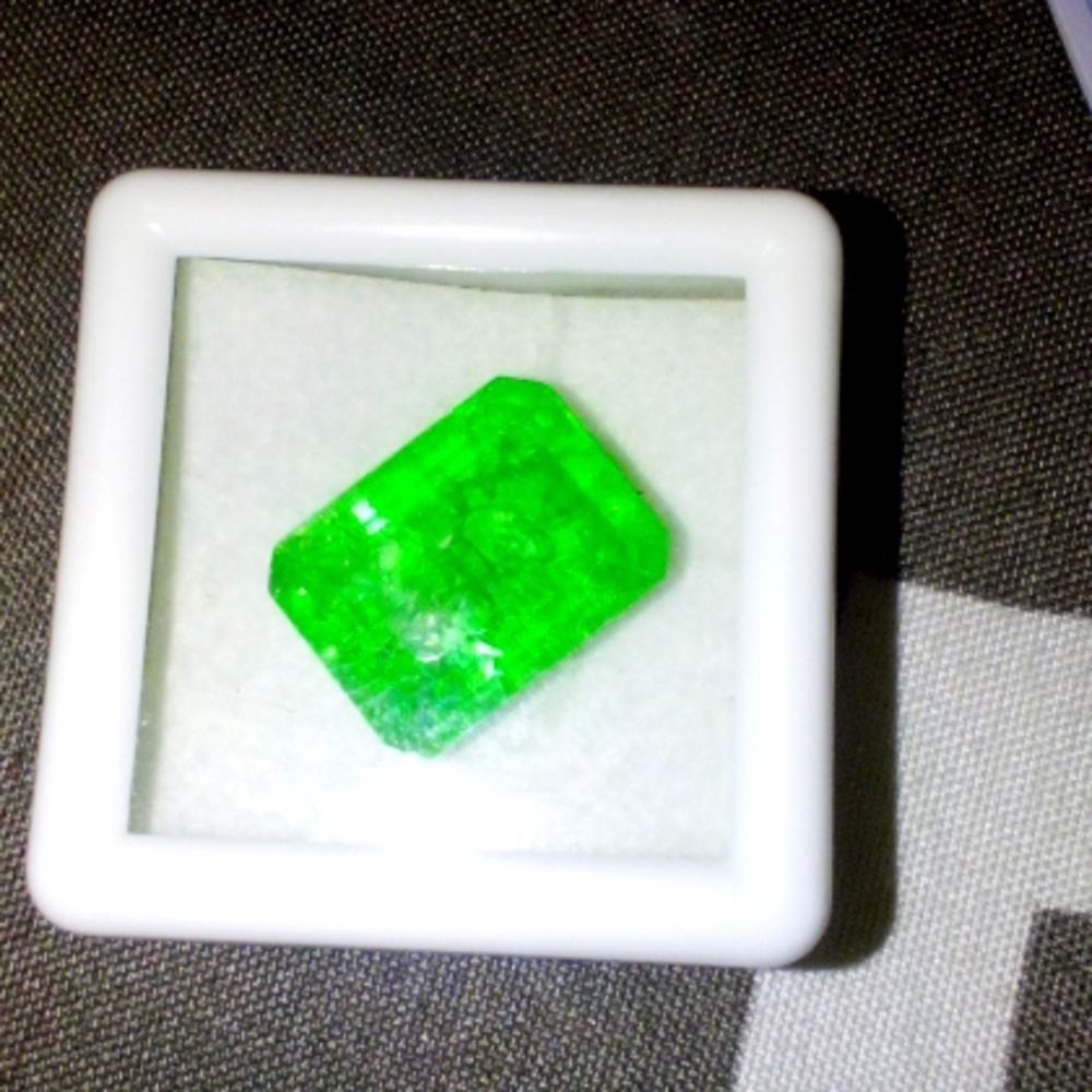 GGL certified natural emerald